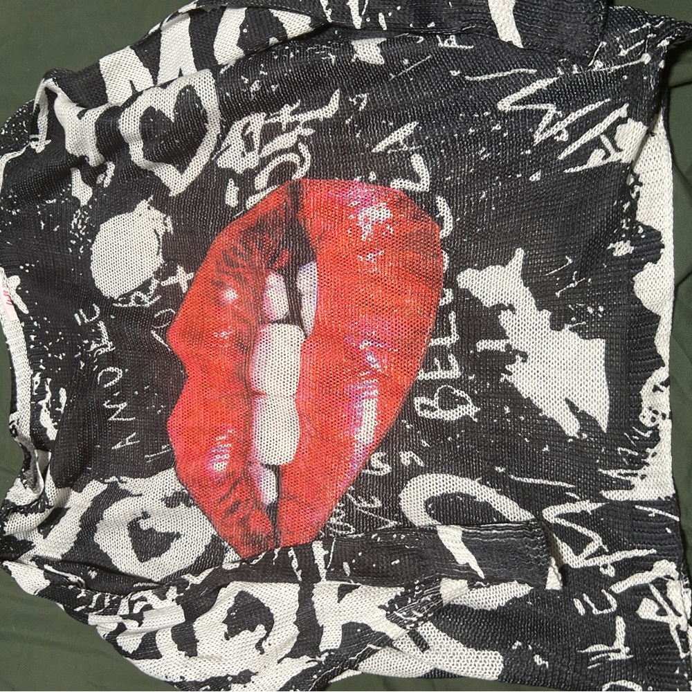 Graphic Lip Print Black and White Top